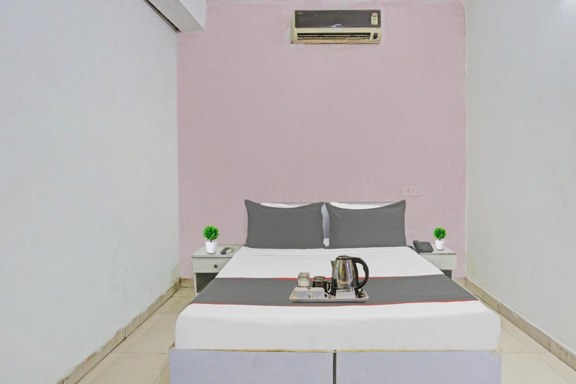Hotel O Imperial Residency Near Dashrath Puri Metro Station Nuova Delhi Esterno foto