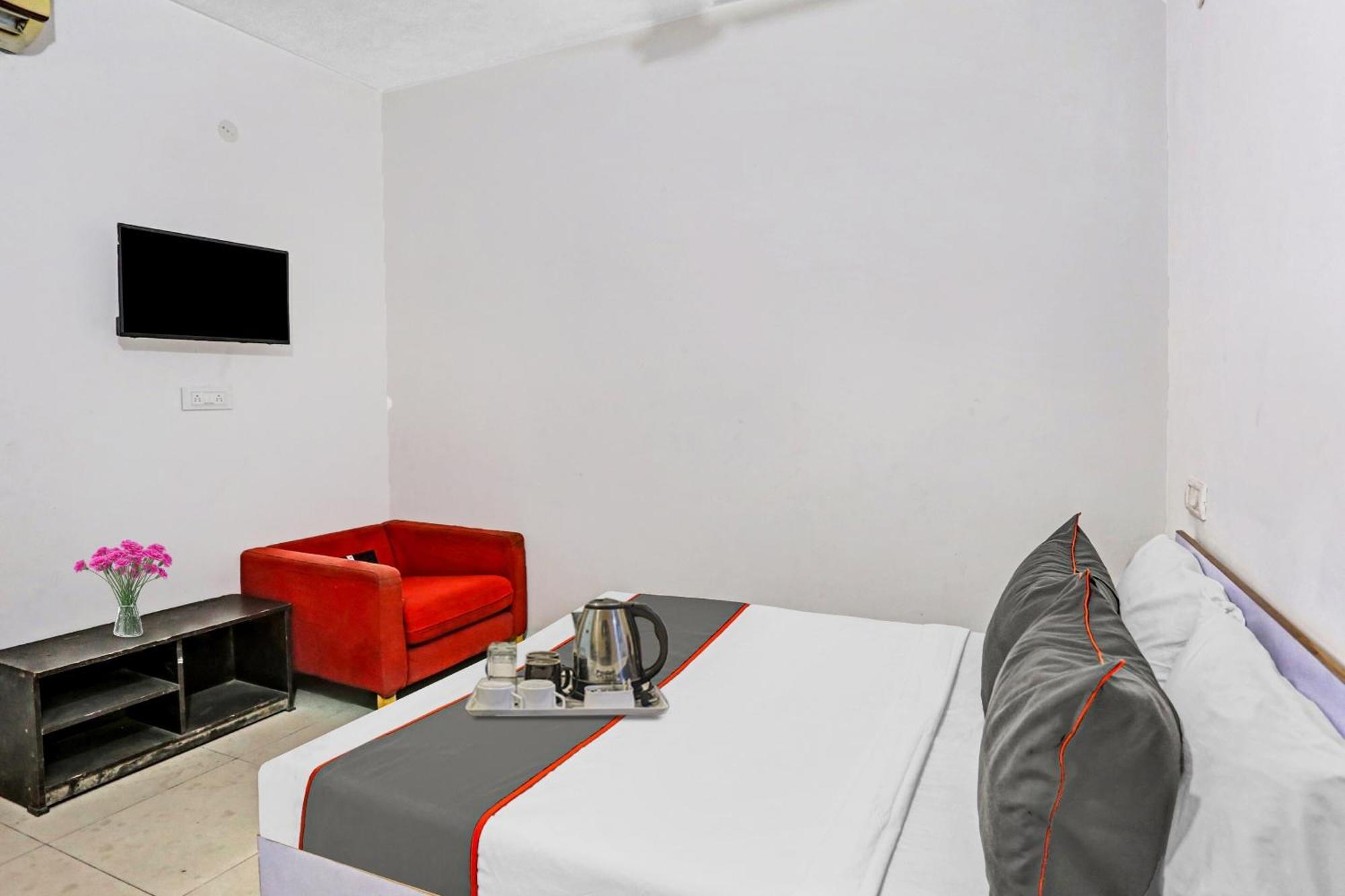 Hotel O Imperial Residency Near Dashrath Puri Metro Station Nuova Delhi Esterno foto