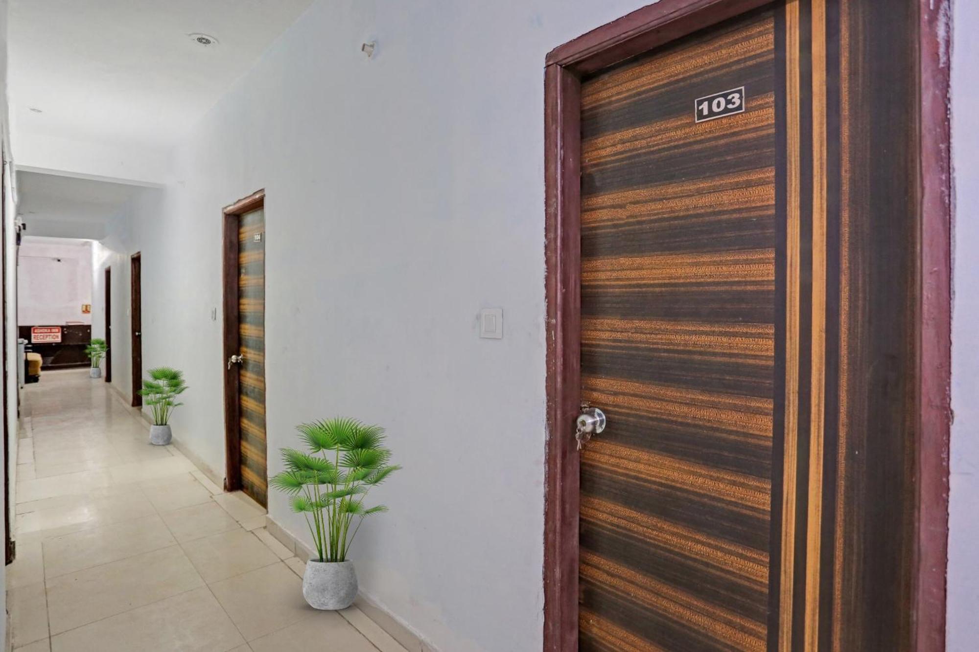 Hotel O Imperial Residency Near Dashrath Puri Metro Station Nuova Delhi Esterno foto